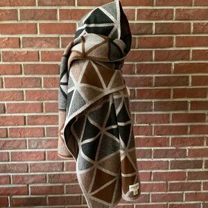 Genevieve Sweeney Scotland 100% Lambswool Geometric Blanket Scarf 20”x85” NWOT